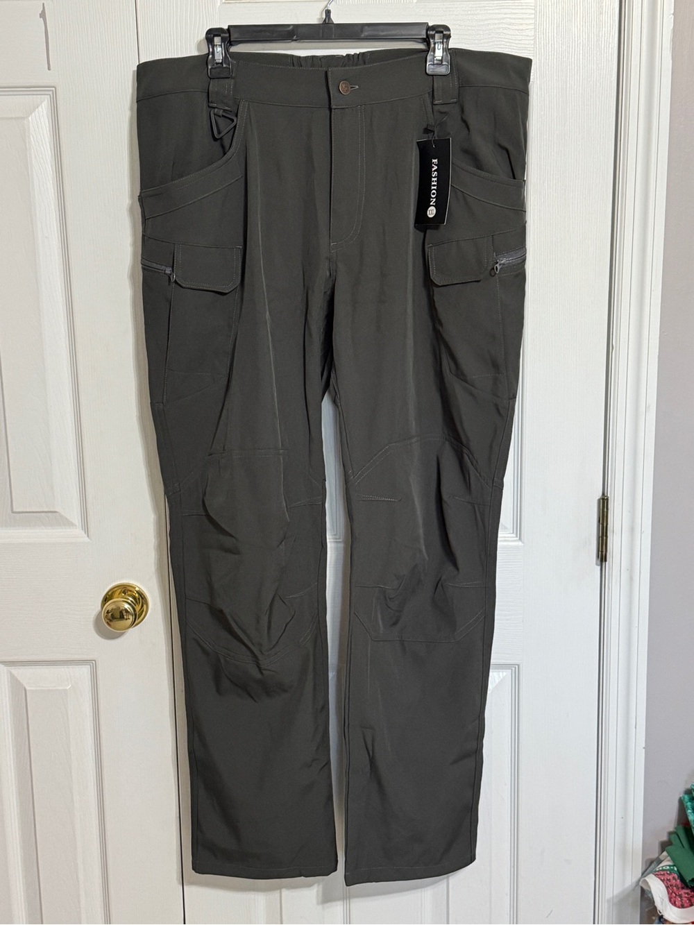 Men's Olive Green Cargo Pants with Utility Pockets